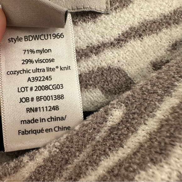 Barefoot Dreams Cozychic Ultralite Ocean Breeze Poncho - Picture 5 of 5